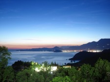 Pohled na pobřeží Černé Hory a Budvu
